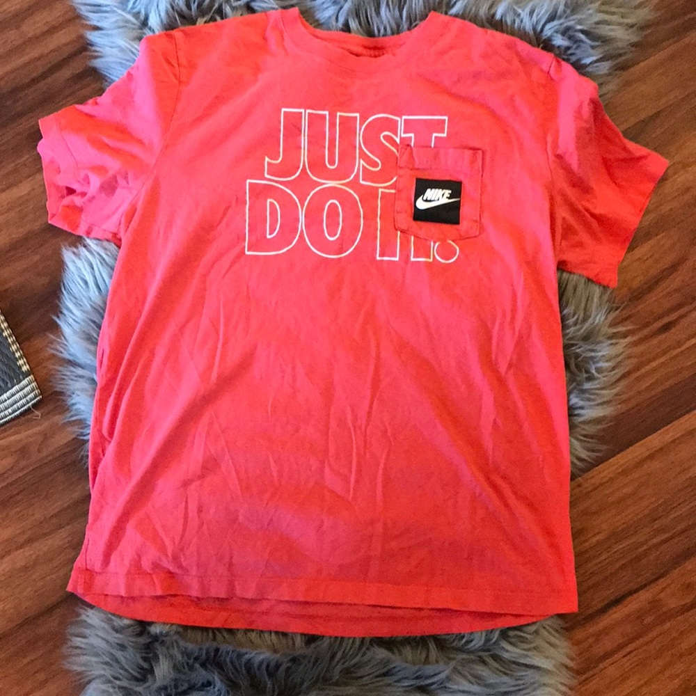 ❤️SALE❤️Pink Nike Tee with pocket
